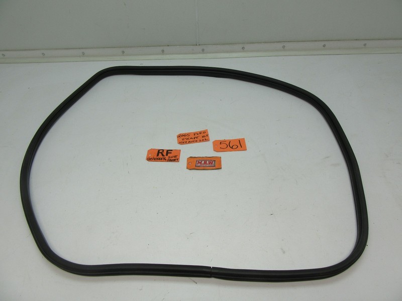 RIGHT FRONT DOOR WEATHER SEAL GLASS WINDOW BODY RUBBER STRIP MOLDING TRIM RF RH