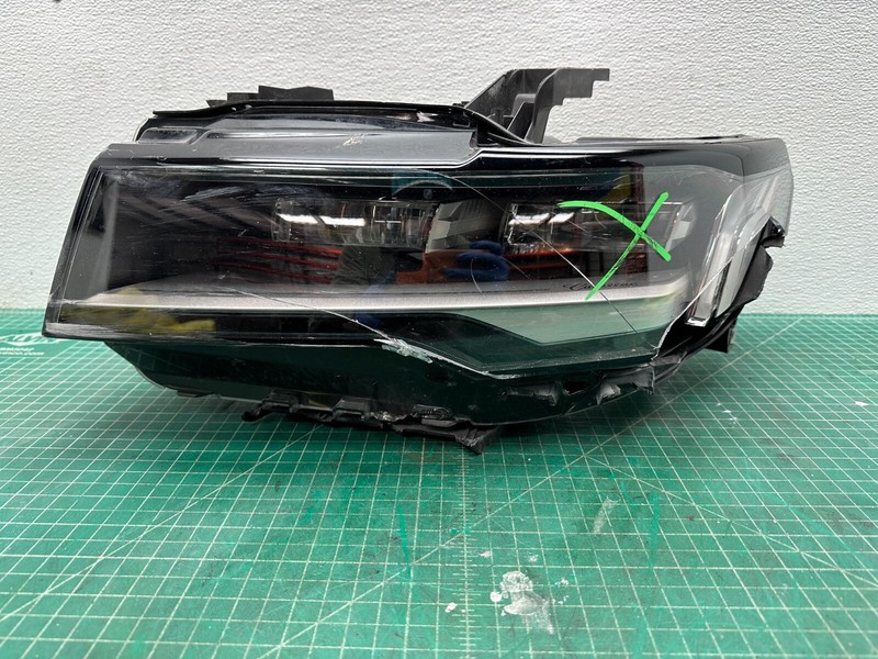 21-24 Cadillac Escalade FRONT LEFT DRIVER SIDE HEADLIGHT LAMP OEM