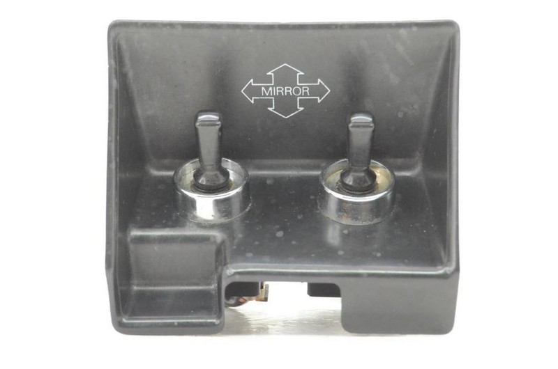 1982-1983 Datsun 280zx 2+0 Turbo MT Power Mirror Toggles SCB200036