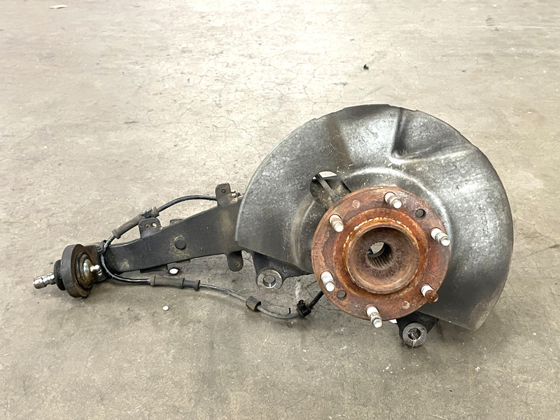 ⭐2003-2006 CHEVROLET SSR FRONT LEFT DRIVER SPINDLE KNUCKLE HUB OEM LOT2686