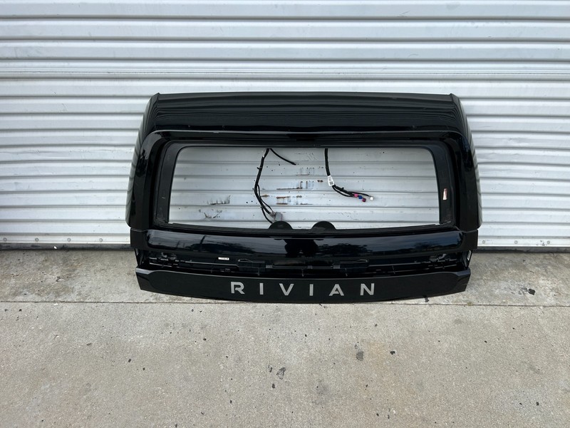 ✅21-23 Rivian R1S Upper Rear Trunk Liftgate Tailgate Hatch Cover PT00558437-C-00