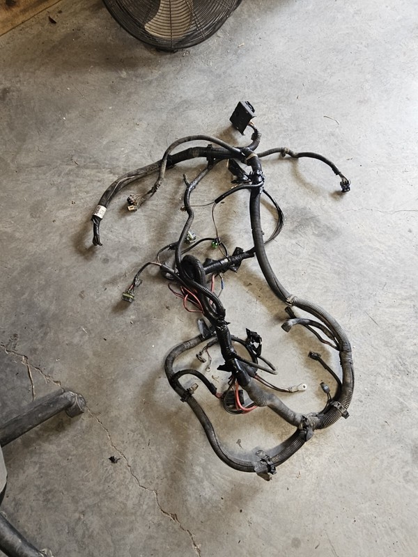 1998 Chevy 6500 CATERPILLAR 3126 Engine Harness Missing A Couple Of Connectors