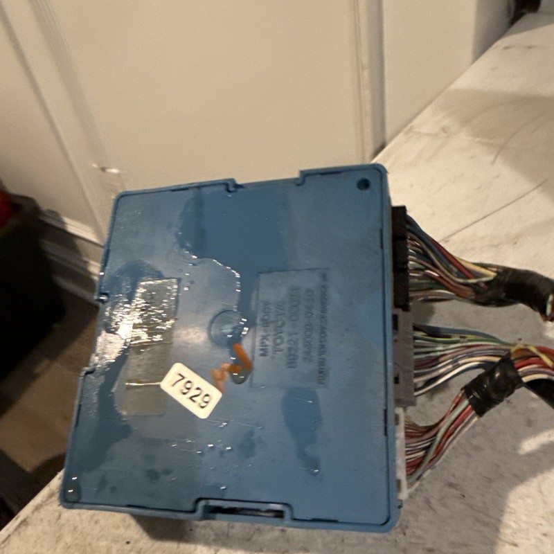01 02 03 04 TOYOTA SEQUOIA MULTIPLEX NETWORK CONTROL MODULE 89221-0C021 OEM