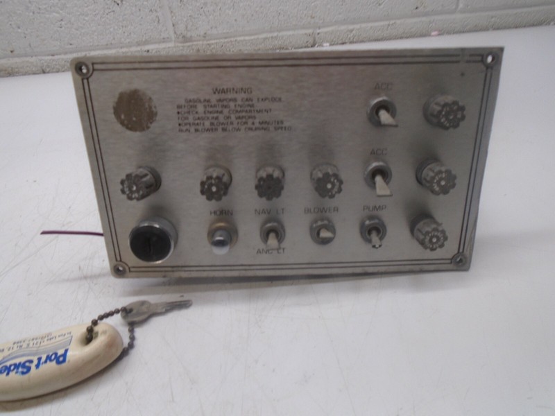 W5 Four Winns boat DASH PANEL w/ ignition switch fuses switches and key