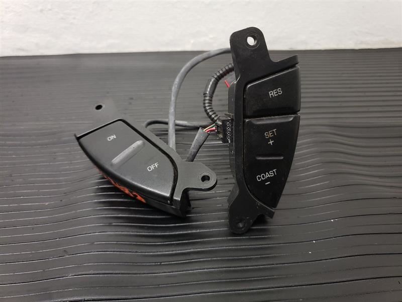 03-06 Ford Expedition Cruise Control Switches On Wheel OEM 1L2Z-9C888-AB