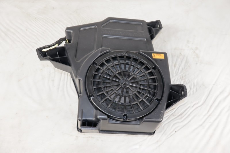 13-19 Mercedes GL450 GL550 GL63 AMG X166 Rear Trunk Subwoofer Speaker Black OEM