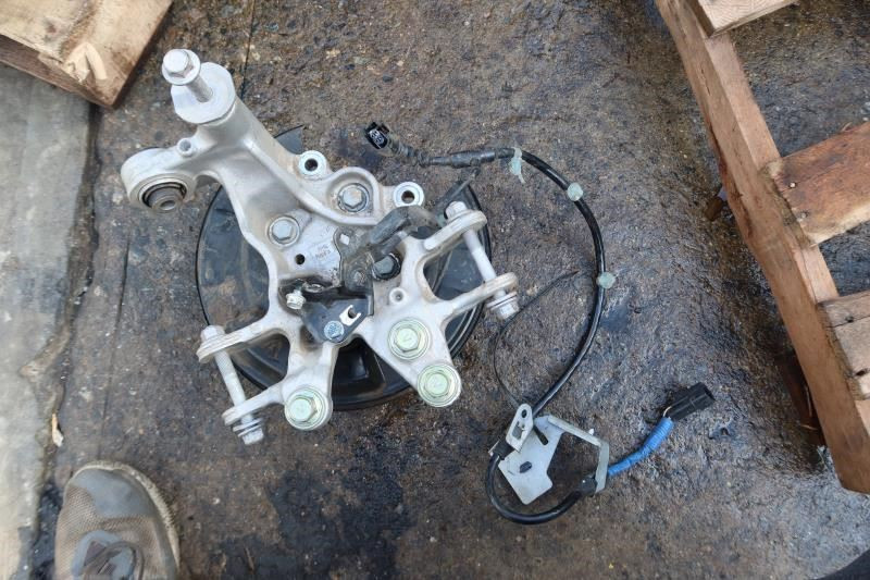 2017-2019 Honda CR-V FWD OEM Rear Right Passenger Knuckle Hub 52210-TLA-A02