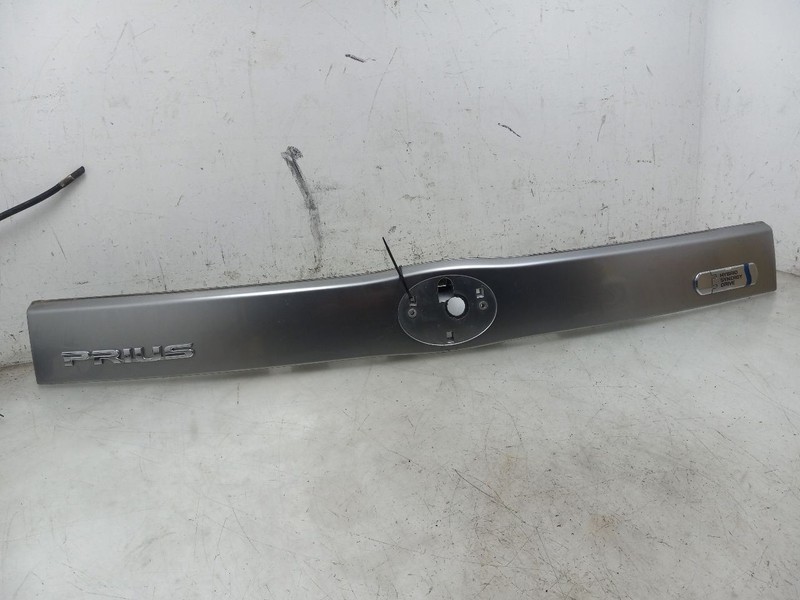 10-15 TOYOTA PRIUS PLUG-IN 1.8L FWD AT REAR TAIL FINISH PANEL