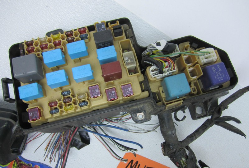 MAIN FUSE BOX RELAY WIRE HARNESS PANEL 1.8L ENGINE CASE BOX CAR 03-05 CELICA GT