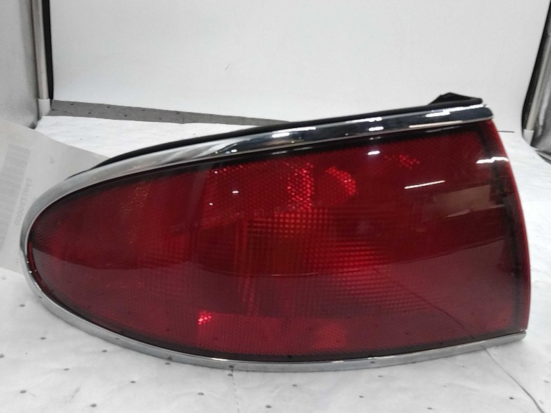 2002 Buick Century Left Tail Light Assembly Red OEM 599391 172K Miles