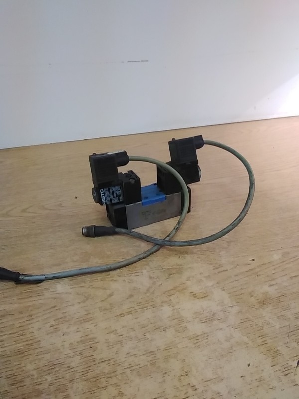 Festo MFH-5/3E-D-1-C W/ 2 Murr Elektronik 24V AC/DC-4A