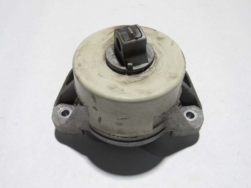 Mercedes S560 2020 W222 4.0L Right Engine Motor Mount Bracket Support 18-20 >