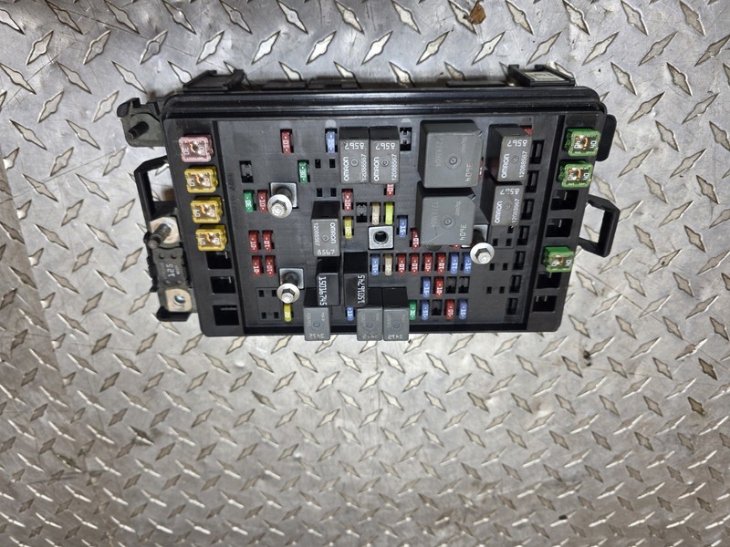2007 Chevy TrailBlazer Envoy Rainer 4.2L Fuse Box Junction block Oem