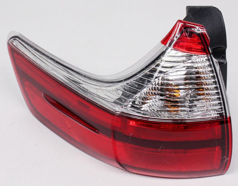OEM Toyota Sienna Outer Left Halogen Tail Lamp 81560-08050 Lens Is Chip
