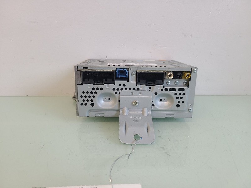 Audio Equipment Radio Receiver AM-FM High Definition Fits 18 NAVIGATOR 582303