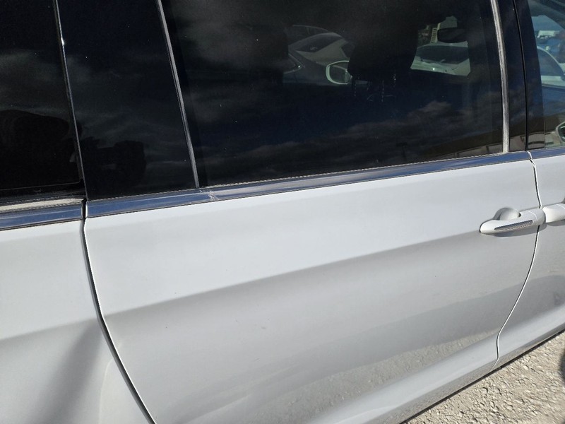 Passenger Rear Side Door Movable Glass Fits 17-25 PACIFICA 3641350