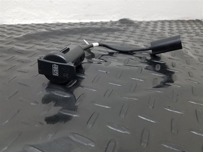 14-22 Dodge Promaster USB Cherging Port OEM 68212468AA