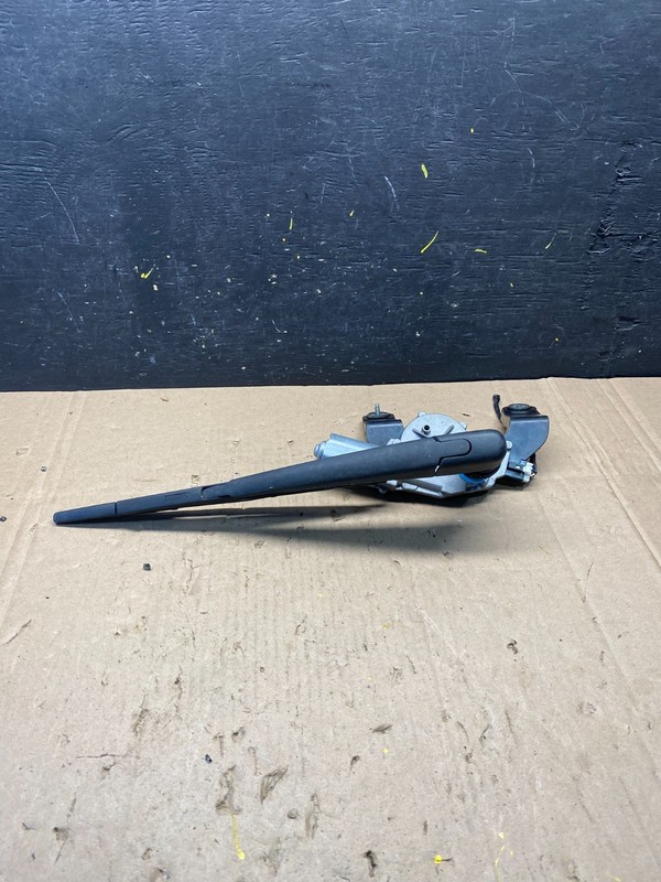2010 - 2015 Hyundai Tucson Rear Glass Windshield Wiper Motor R8841 DG