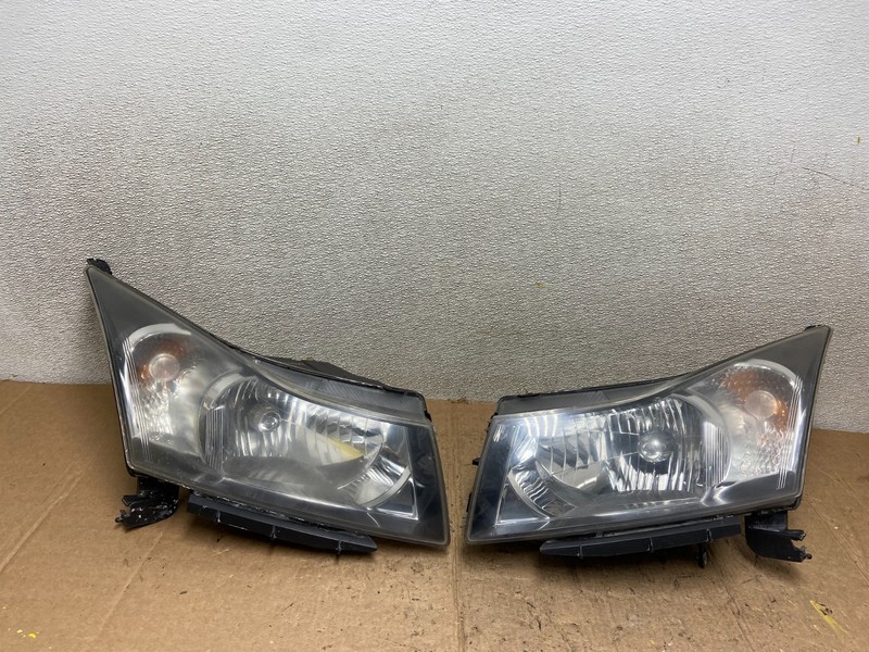 2011 to 2015 Chevrolet Cruze Halogen Left+Right Set Headlights AA4304