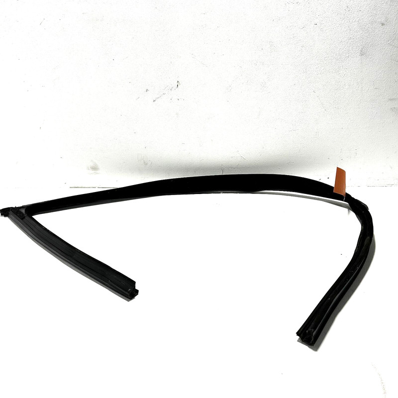 MERCEDES W221 S550 07-13 FRONT DRIVER DOOR WINDOW GLASS RUN CHANNEL SEAL OEM