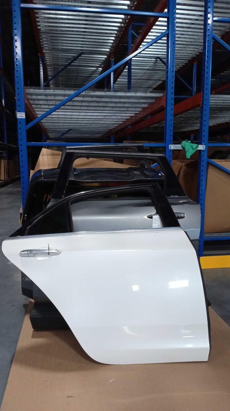 Used Rear Right Door Assembly Rear Side fits: 2017 Cadillac Cts tempered glass B
