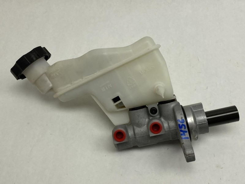 Brake Master Cylinder 58510-2V200 Fits 2012-2017 Hyundai Veloster 87485
