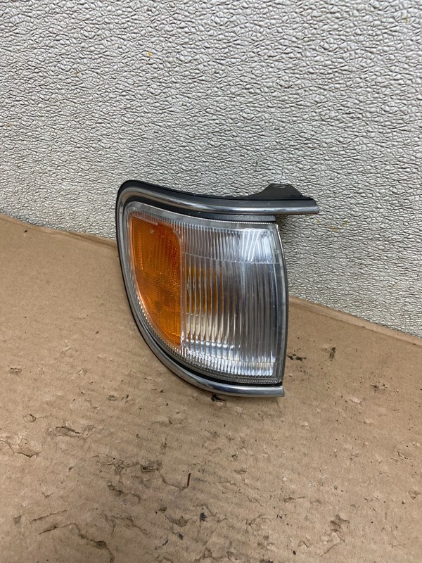 1996-1998 Nissan Pathfinder Right Passenger RH Turn Signal Oem AB0820 DG