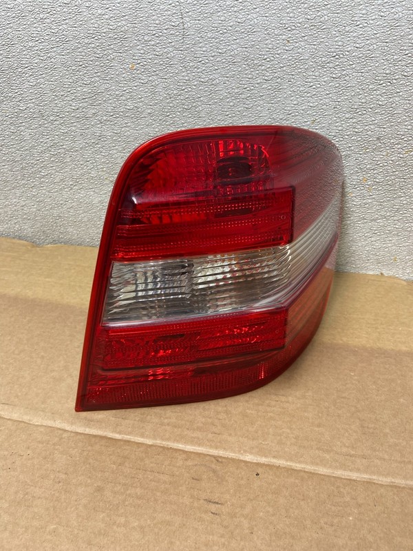 2006-2008 Mercedes ML 350 ML-Class Right Passenger Rh Tail Light OEM AB2571 DW