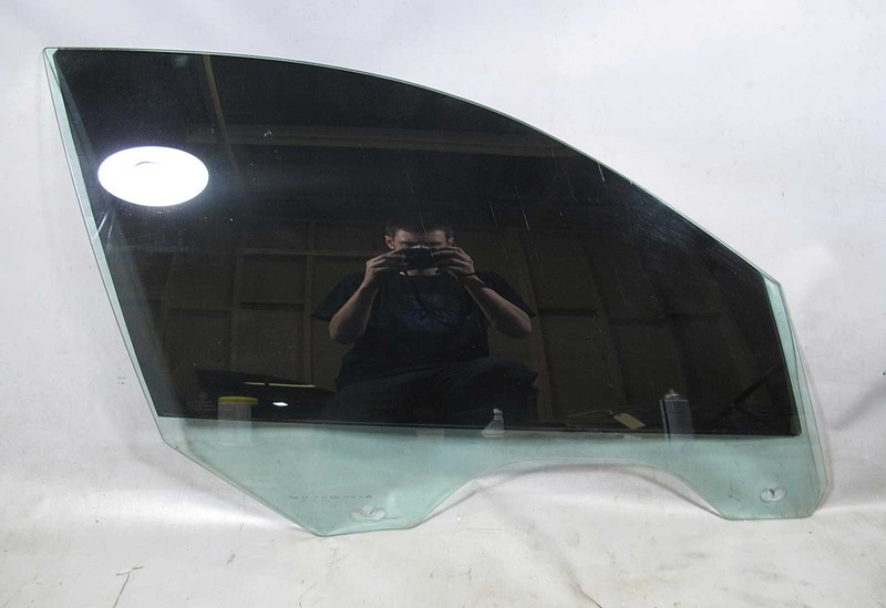 BMW E65 E66 7-Series Factory Right Front Passenger Window Glass w Scratches USED
