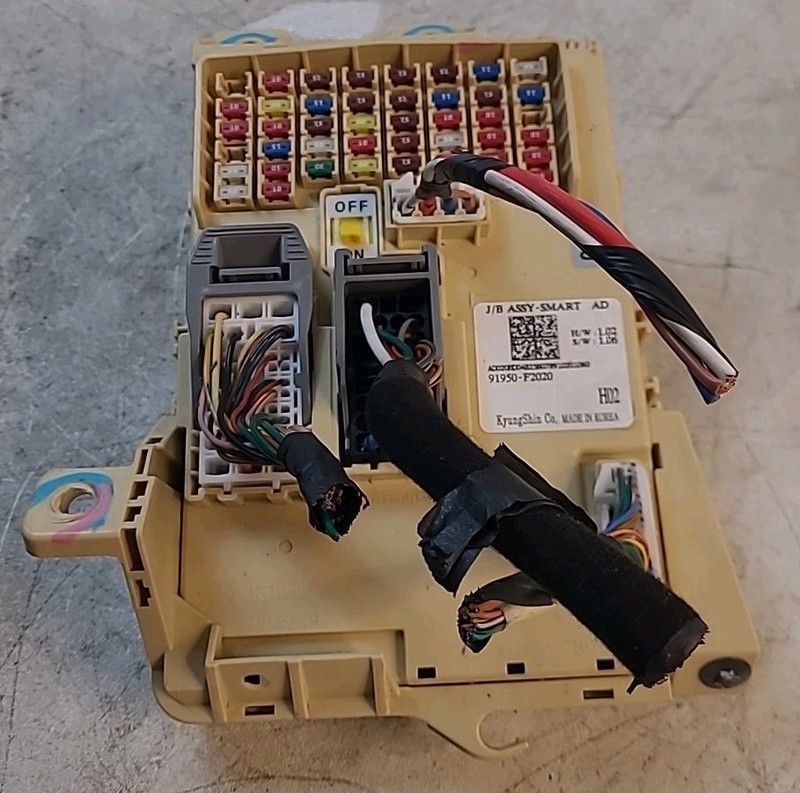 2017–2018 Hyundai Elantra Interior Dash Cabin Junction Fuse Box 91950-F2020 OEM
