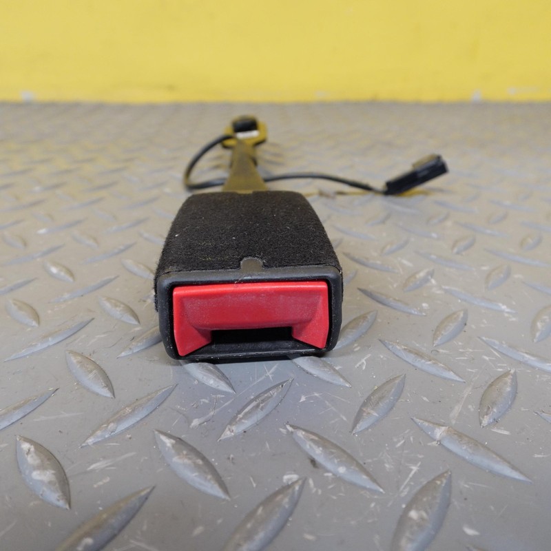 2019-2025 GMC SIERRA 1500 Front Right Seat Belt Buckle Oem 84375095