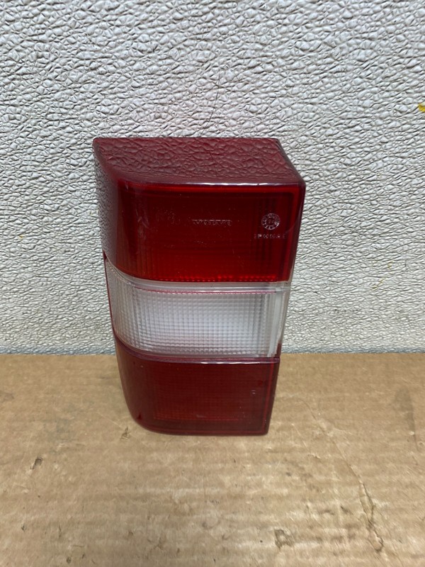 1993 to 1994 Volvo 850 SEDAN Left Driver Side Tail Light Inner Z3015 PS