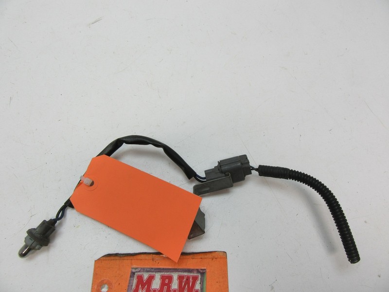 LIGHT BULB SOCKET WIRE PLUG CONNECTOR HARNESS SIDE MARKER CORNER TURN SIGNAL CAR