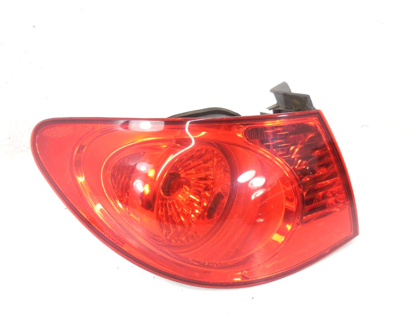 2007-2010 Hyundai Elantra Sedan Quarter Panel Mounted Tail Light Driver Left OEM
