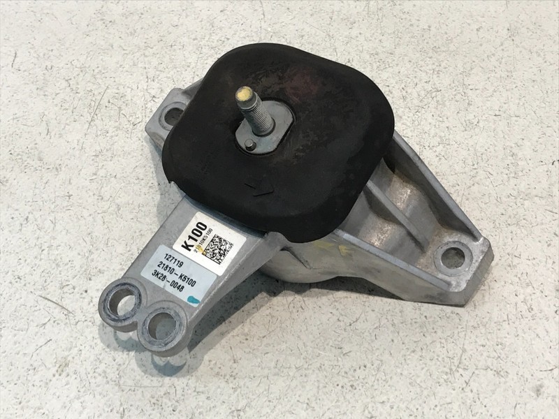 22-24 HYUNDAI SANTA CRUZ ENGINE MOUNT RIGHT HOLDER FRONT BRACKET OEM 10k