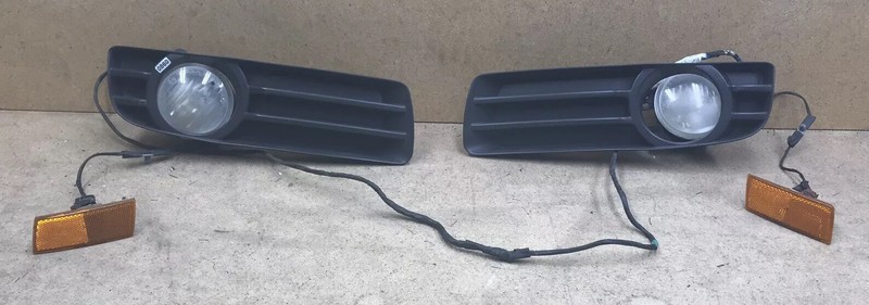 2005-2007 CHRYSLER 300 FRONT LOWER BUMPER DRIVING FOG LIGHTS LAMP W/HARNESS