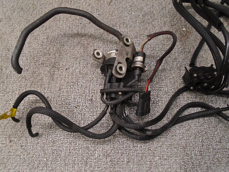 Oil Pump W Rear Oil Dist Manifold 5007848 5007094 Johnson Evinrude Etec Outboard