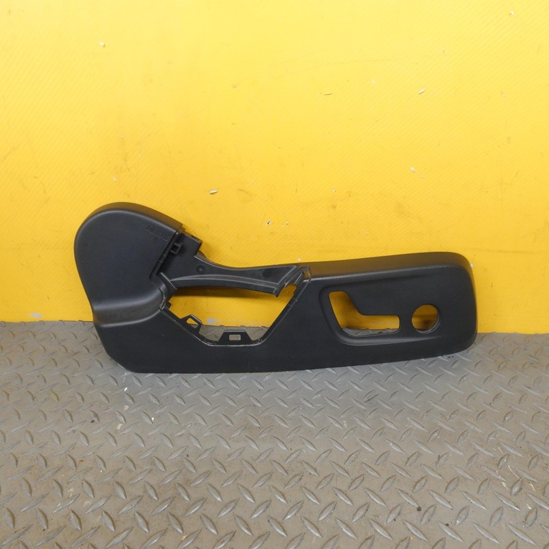 2019-2022 VOLVO XC40 FRONT RIGHT SEAT OUTER SWITCH COVER TRIM PANEL OEM 31467023