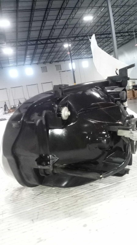 Used Right Headlight Assembly fits: 2006 Toyota Sequoia w/Crew Cab 4 Dr Right Gr