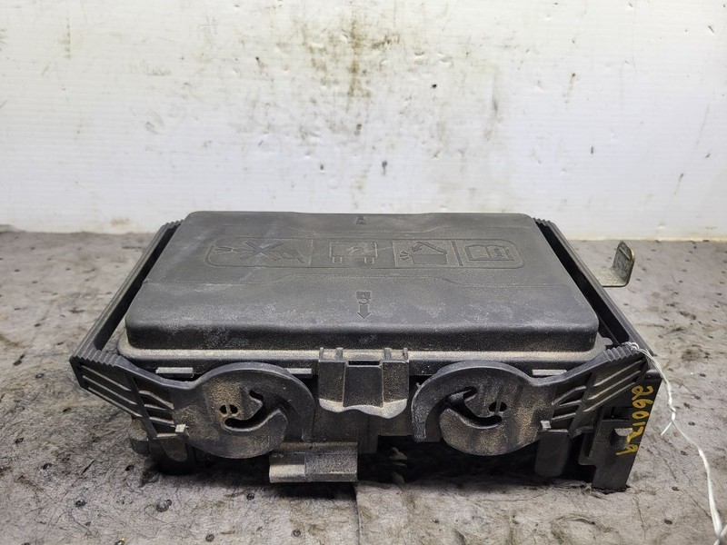 Fuse Box Engine Fits 17 LACROSSE 1780736