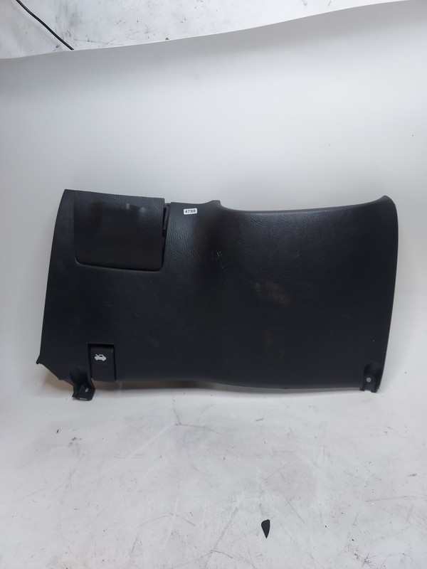 2004-2006 Hyundai Elantra Driver's Side Knee Bolster Panel Trim OEM Complete