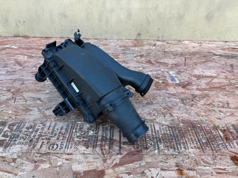INFINITI QX30 2017-2019 OEM AIR CLEANER BOX INTAKE 2.0T ASSEMBLY