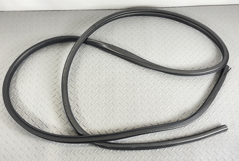 ✅13-24 RAM 1500 CLASSIC FRONT RIGHT DOOR MOUNTED BODY WEATHERSTRIP CREW CAB OEM