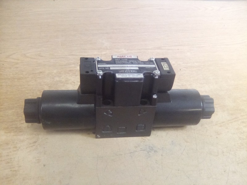 Nachi SS-G01-C7-R-D1-E30 Solenoid Operated Directional Control Valve