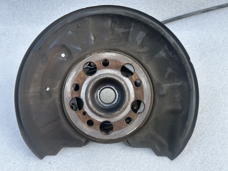 2010-2016 MERCEDES E350 E550 E400 C207 A207 LEFT REAR KNUCKLE SPINDLE HUB