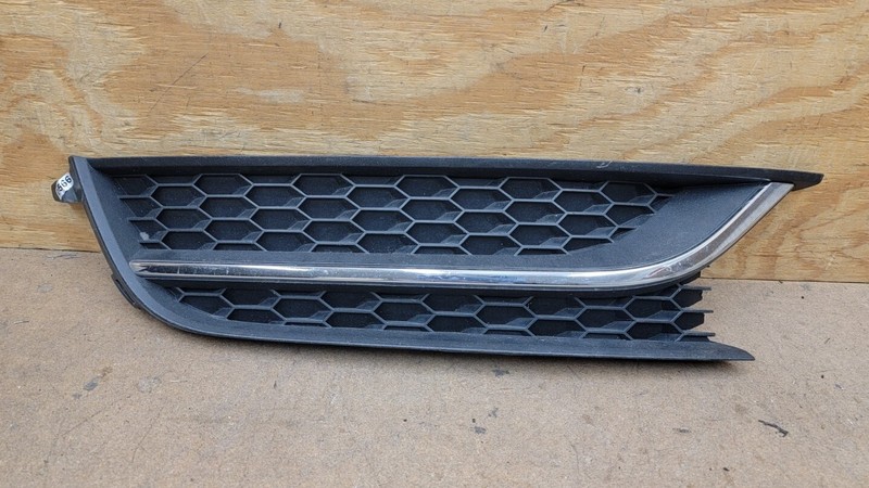 2012 - 2015 Passat Lower Right Side Vent Grille Side Fog Light Cover Bumper Trim