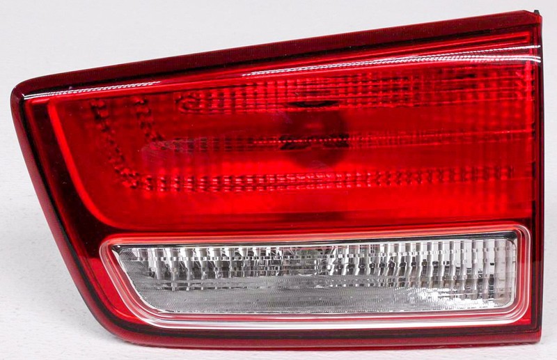 OEM Kia Sedona Right Passenger Side Halogen Tail Lamp Lens Chip