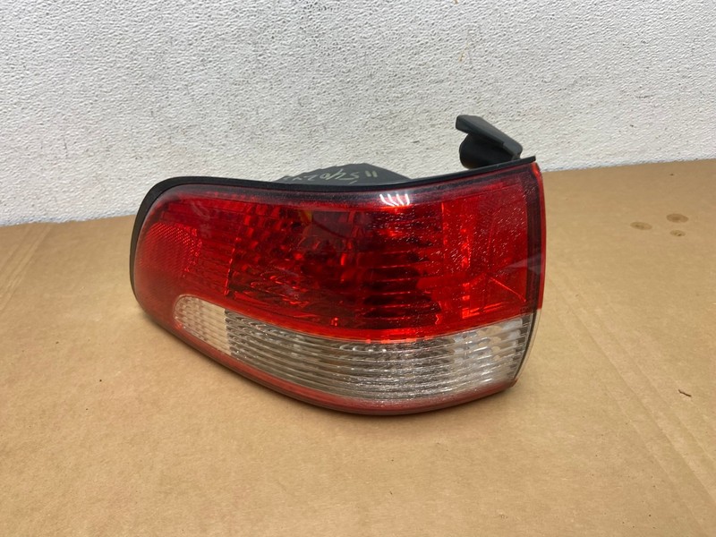 2001 2002 2003 Toyota Sienna Left Driver Lh Side Tail Light OEM AD2545 LK