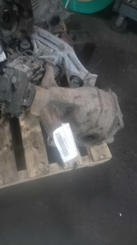2014 Hyundai Genesis RWD Differential Carrier Assembly OEM 124K Miles Black