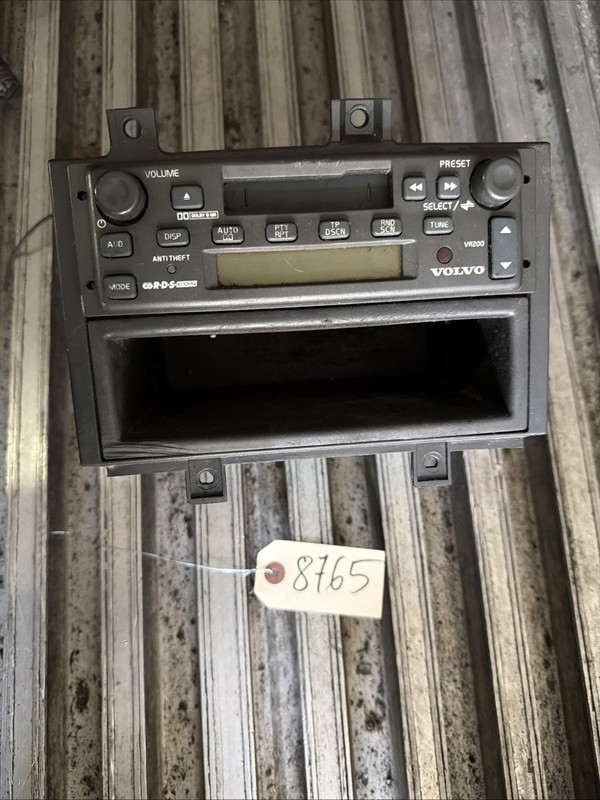 VOLVO DELPHI DELCO IN DASH CD PLAYER 20561220